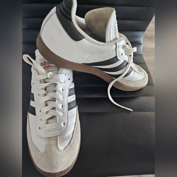 Adidas Samba OG Classic Soccer Sneaker/White Black Size 8M US Men's or Women 9.5 - Picture 2 of 6